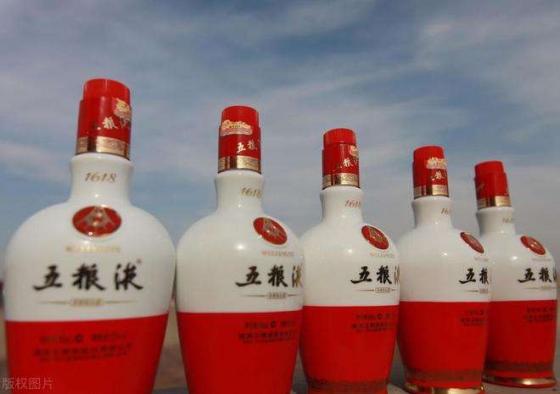 五粮液带你走进中国浓香,龙谕携你畅游中国风味。
