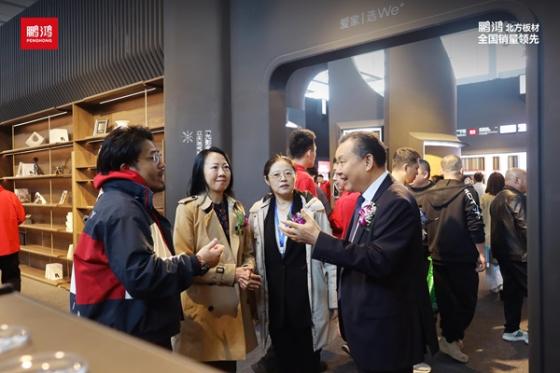 鹏鸿沈阳家博会,传奇新品板材首发,颜质双优超越所见